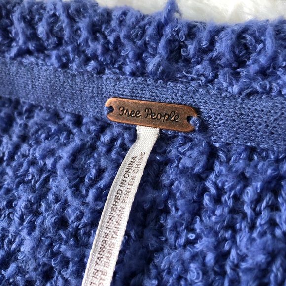 FREE PEOPLE • Finders Keepers Fuzzy Pullover Periwinkle Sweater V Neck SZ Small - Picture 4 of 16